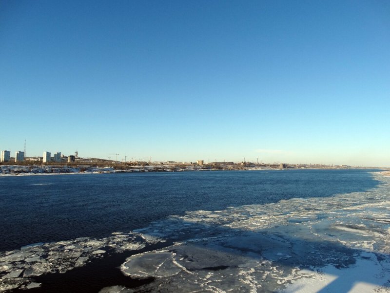 Река Волга зимой в Волгограде
