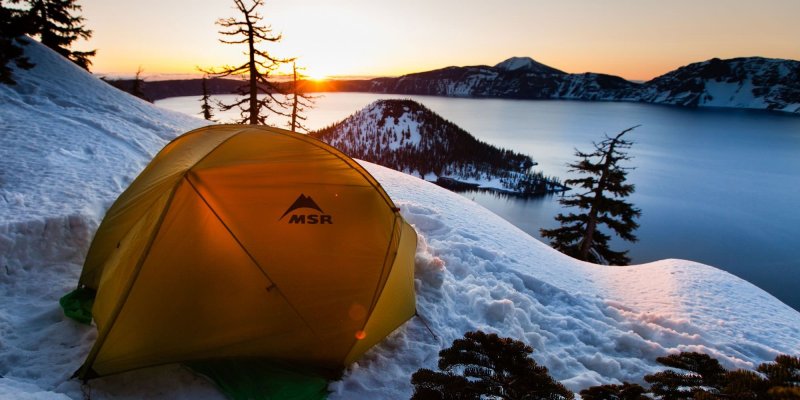 Палатка в горах зимой