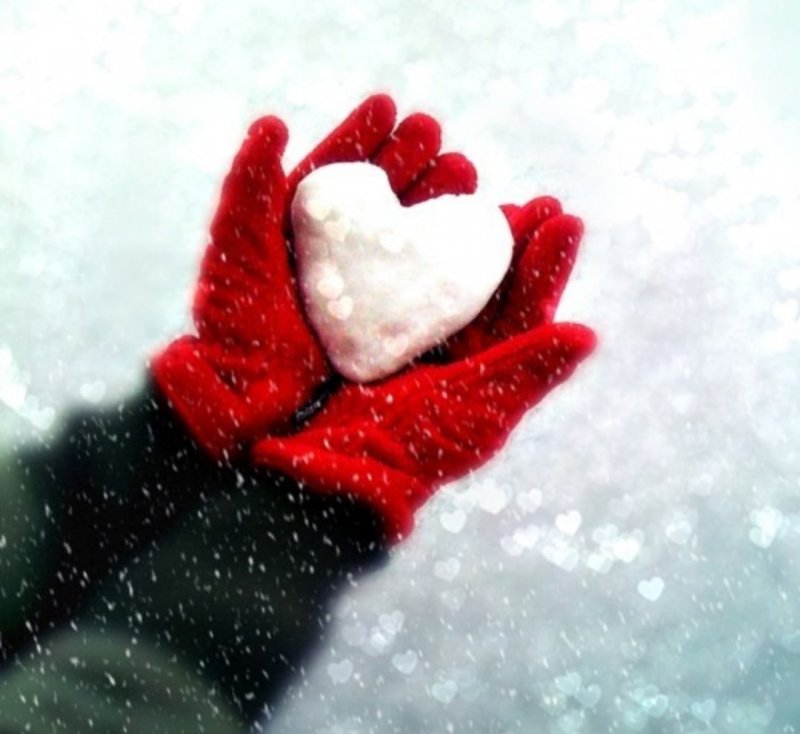 Снежное сердце в руках