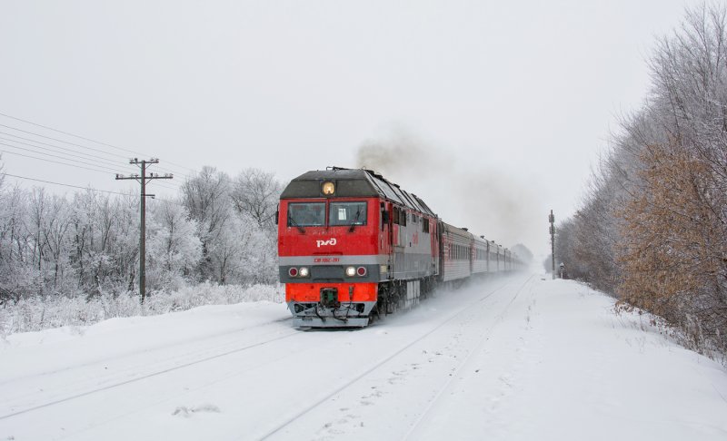 Грузовой поезд зима