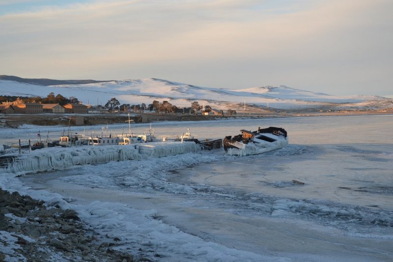 Посёлок Хужир на Байкале зимой