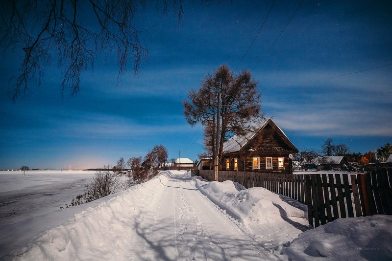 Зимняя ночь в русской деревне