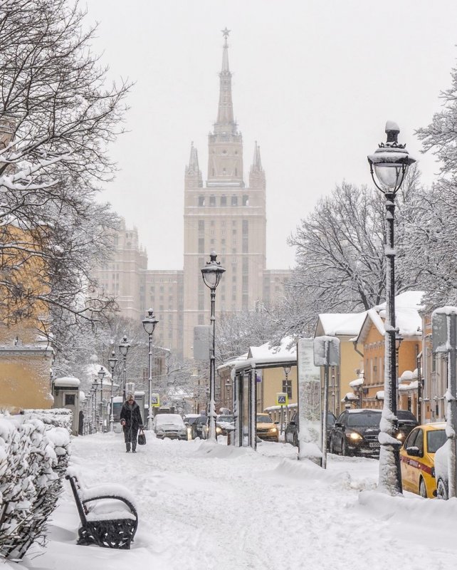 Никитская улица Москва зимой