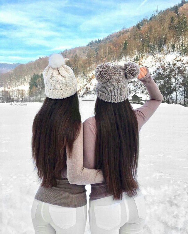 Фотосессия зимой в лесу с подругой