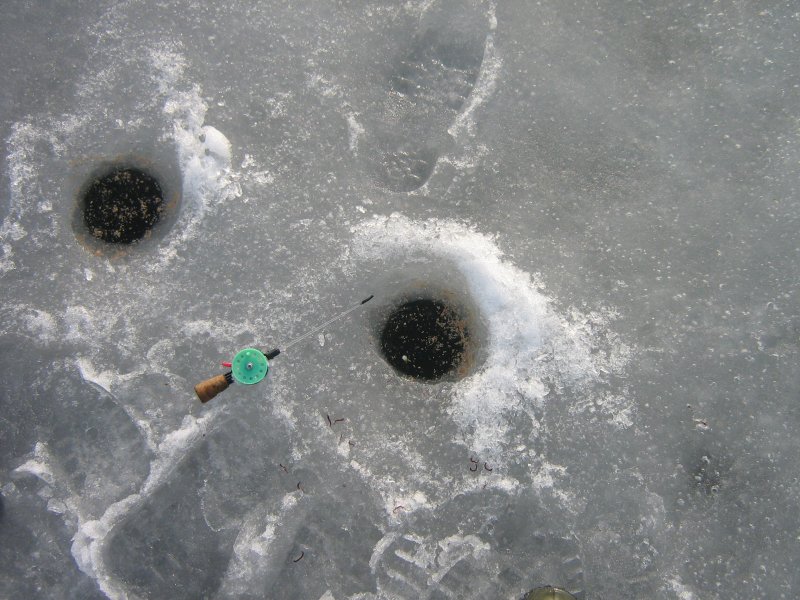 Лунка во льду
