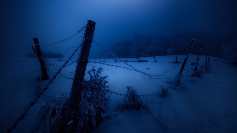 Мрачная зимняя ночь