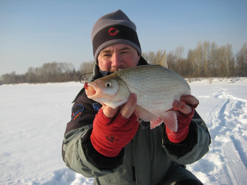 Зимняя рыбалка на леща
