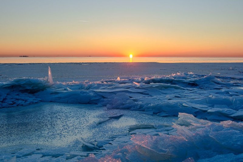 Берег финского залива зимой
