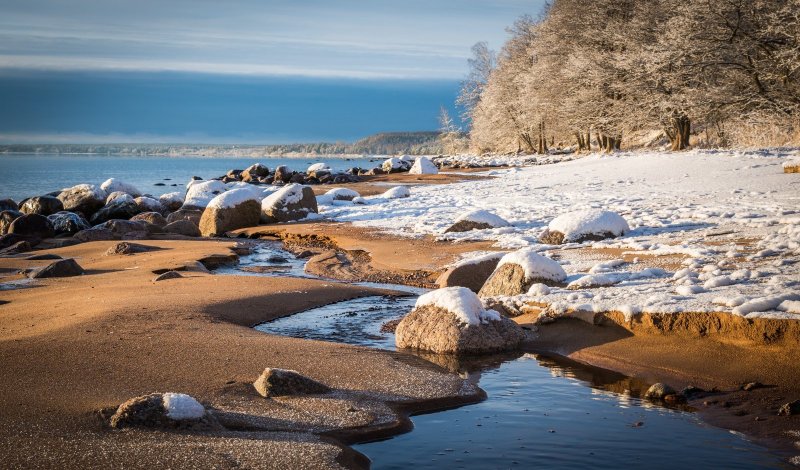 Красивый зимний вид на финский залив