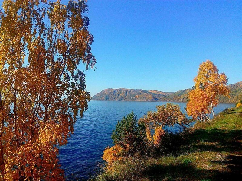 Озеро Байкал осенью