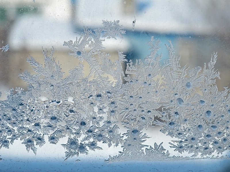 Зимние узоры на окнах