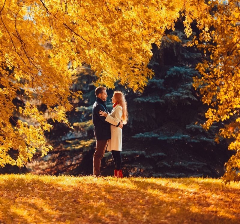 Мужчина и женщина осень