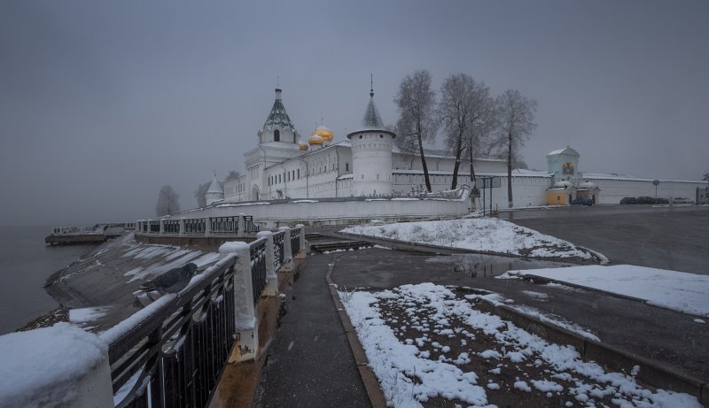 Зимний Ипатьевский монастырь