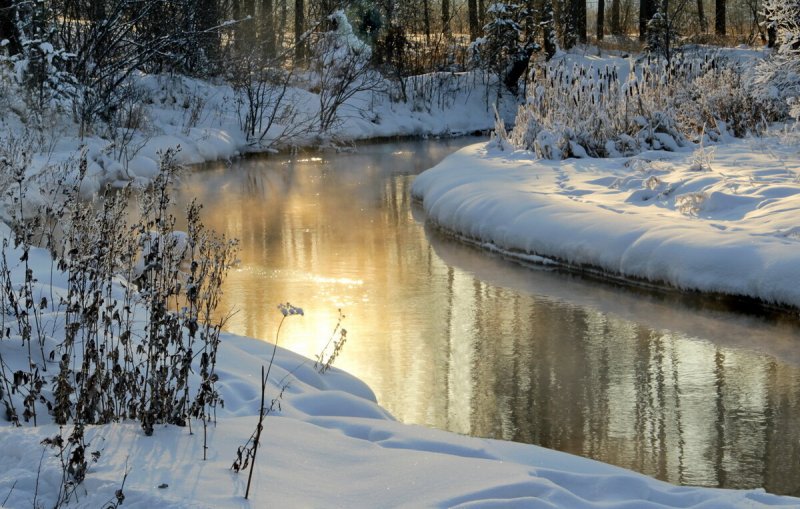 Маленькая речка зимой
