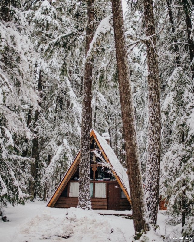 Треугольный домик зима
