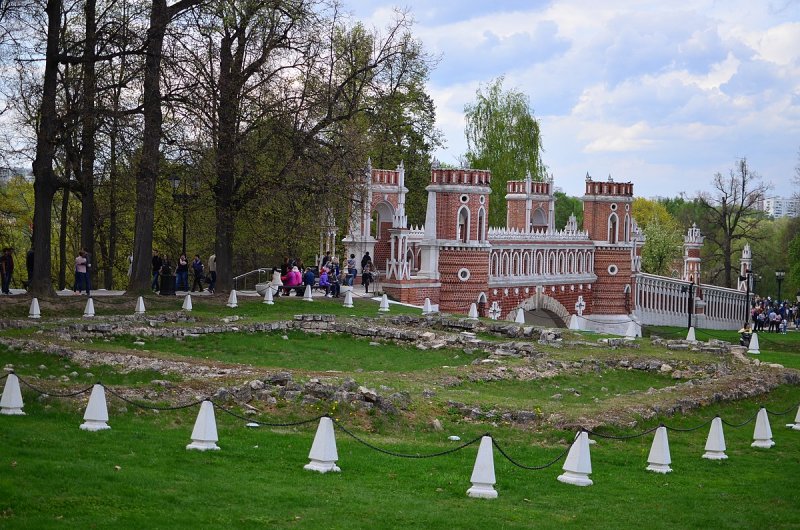 Парк Царицыно в Москве весной