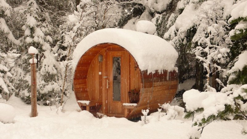 Бревенчатый зимний домик