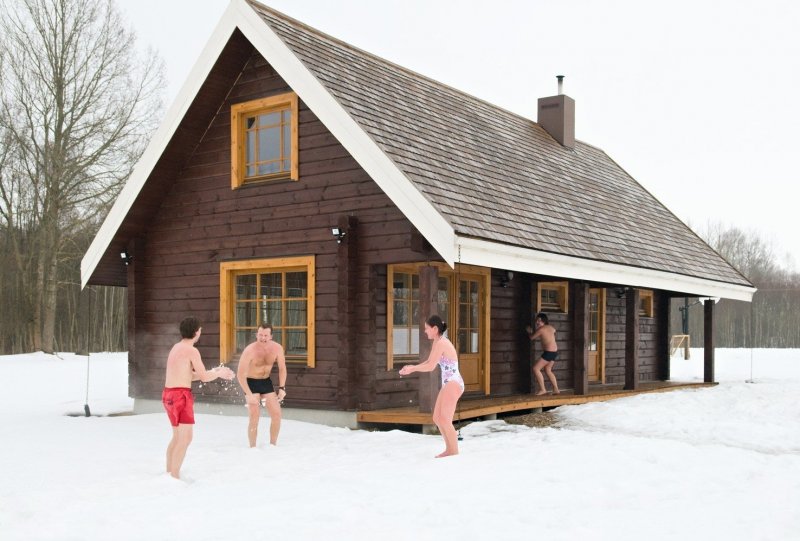 Топится баня деревня зима