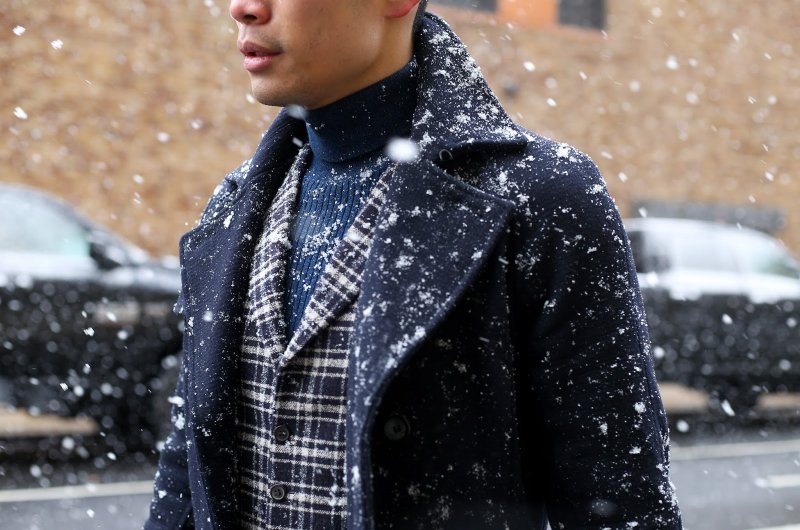 Мужское пальто в снег
