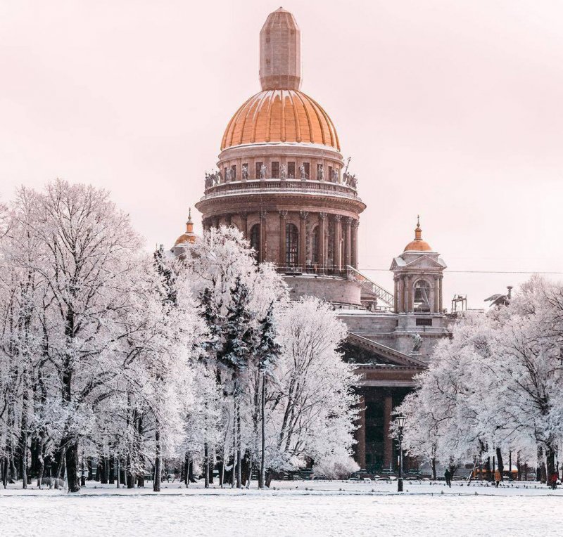 Исаакиевский собор в Санкт-Петербурге зимой