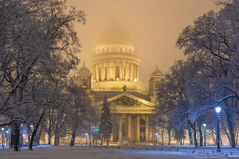 Исаакиевский собор в Санкт-Петербурге зимой