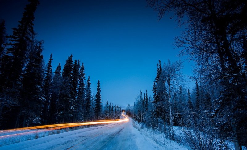 Снежная дорога ночью