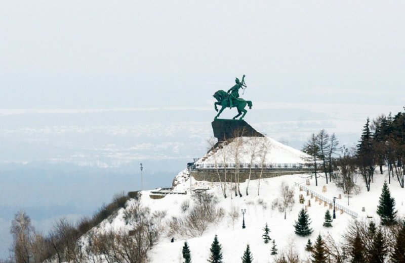 Салават Юлаев памятник зимой