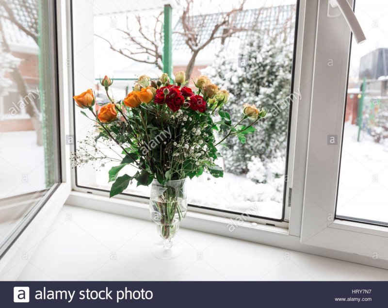 Букет на зимнем окне