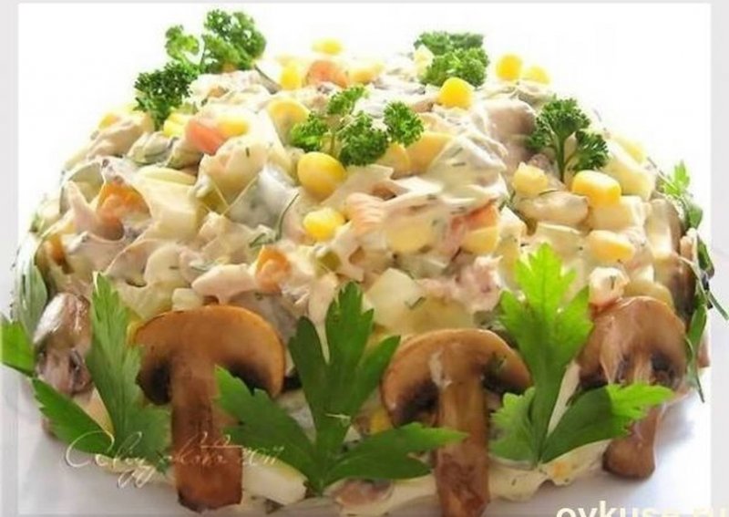 Салат осенний с курицей и грибами