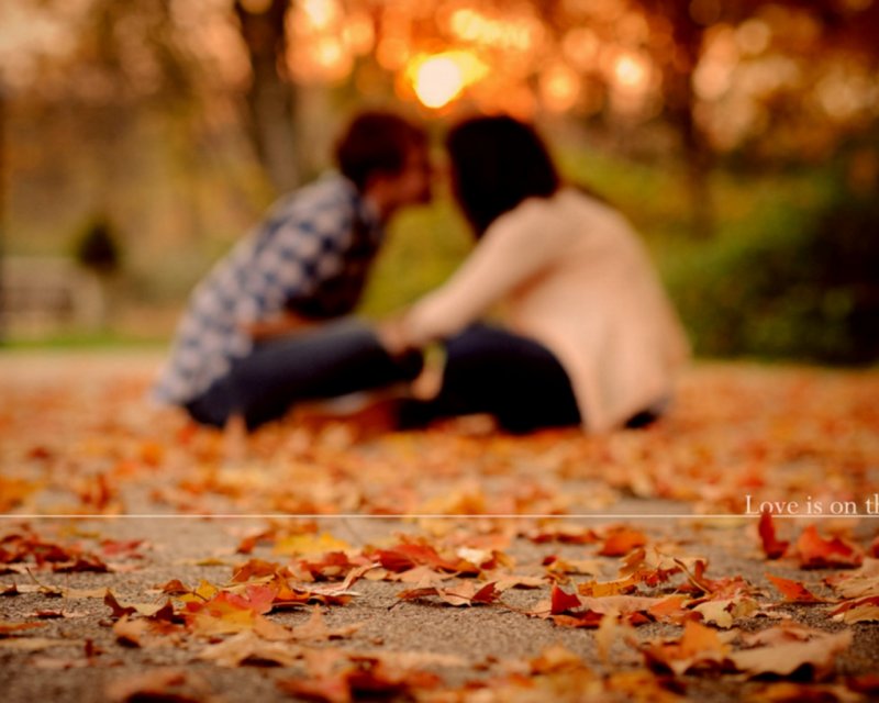 Счастливые пары осенью