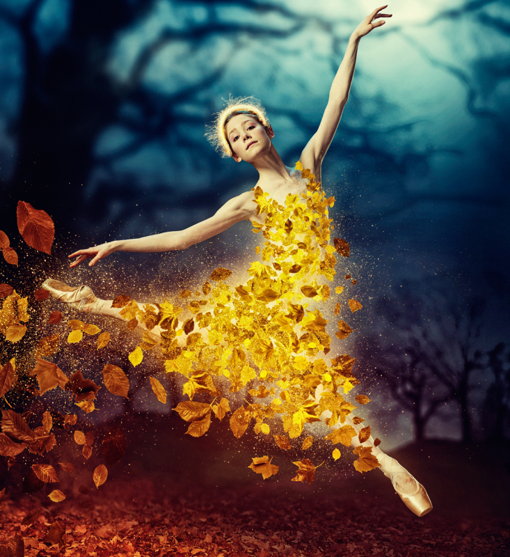 Балерина в осенних листьях