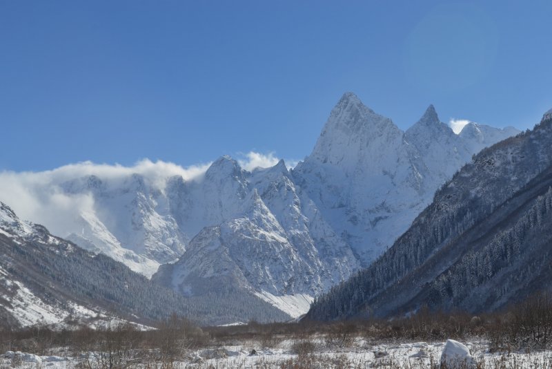 Снежные горы Кавказа