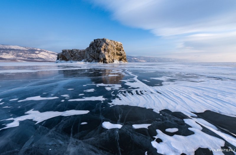 Озеро Ольхон на Байкале зимой