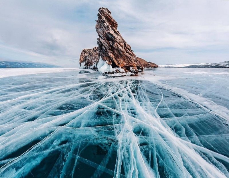 Остров Огой на Байкале лед