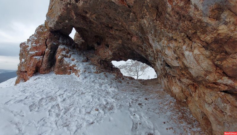 Скала арка Торгашинский хребет маршрут