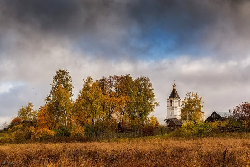 Осень в деревне храм