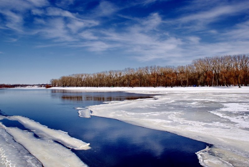 Река Волга зимой