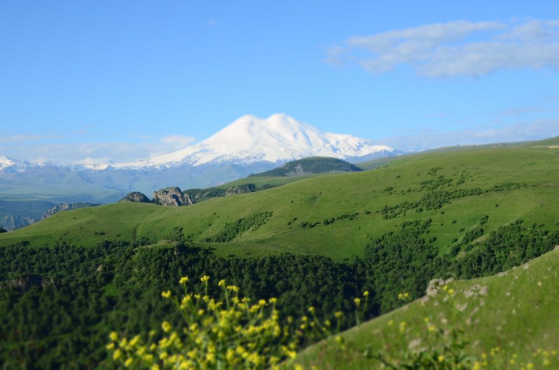 Горы Кавказа Эльбрус летом