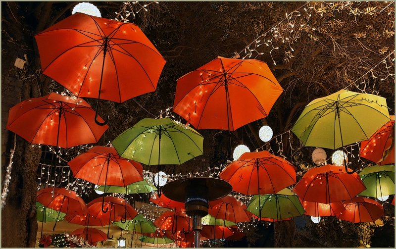 Зонтик осенью