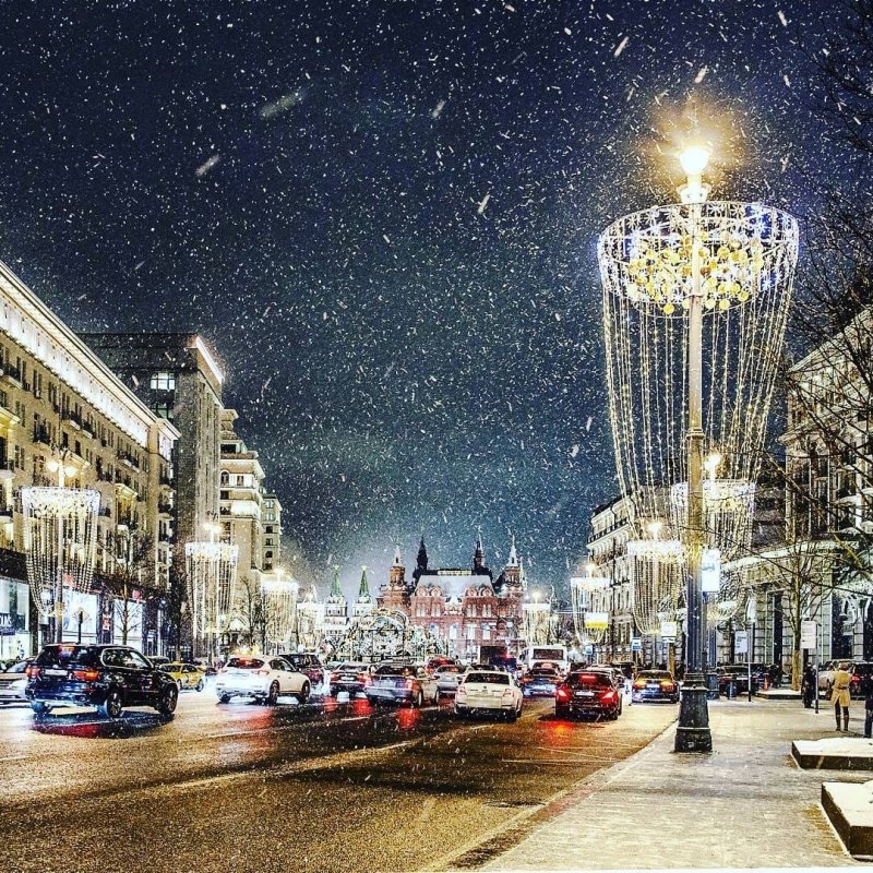 Ночная зимняя Тверская улица Москва