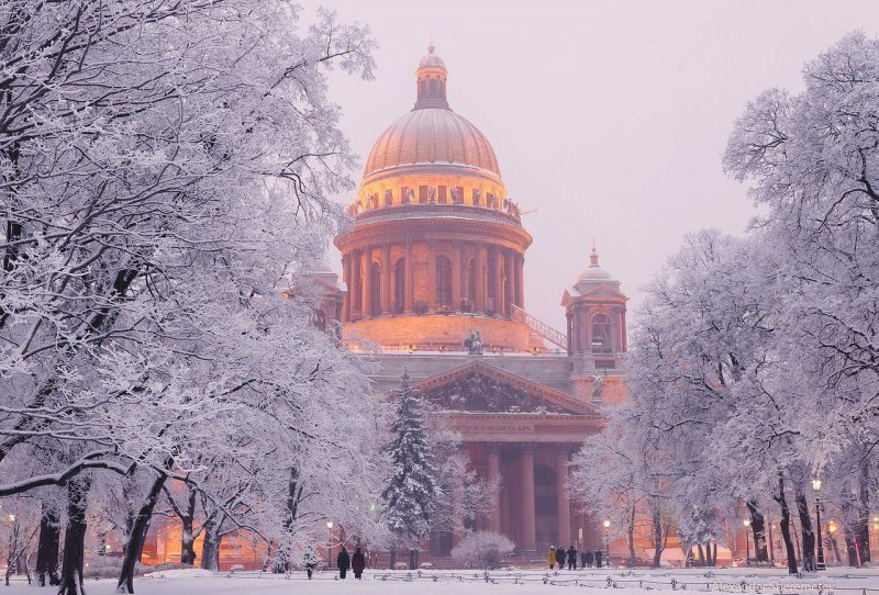 Николо-Богоявленский морской собор в Санкт-Петербурге зимой