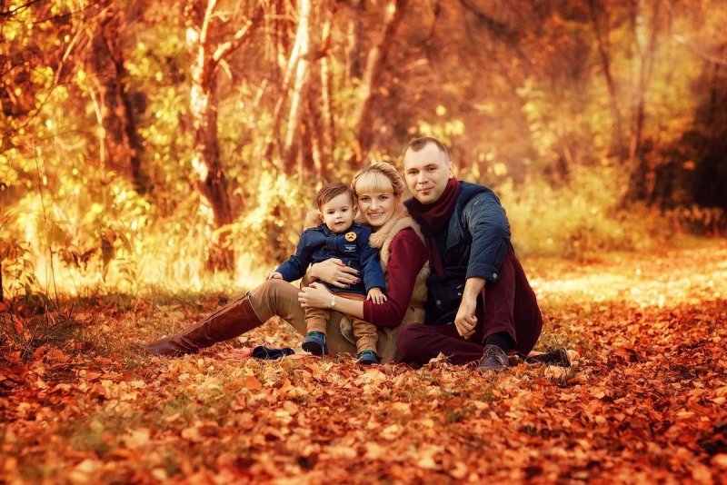 Осенняя фотосессия семейная на природе