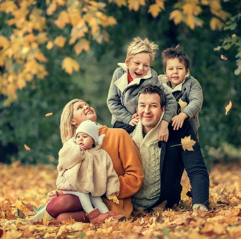 Осенняя фотосессия семейная