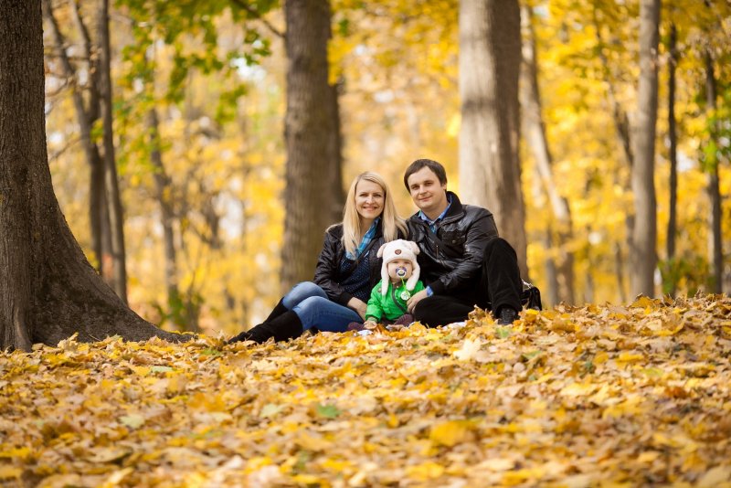Осенняя фотосессия семейная на природе