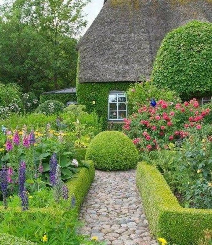 Дом в саду