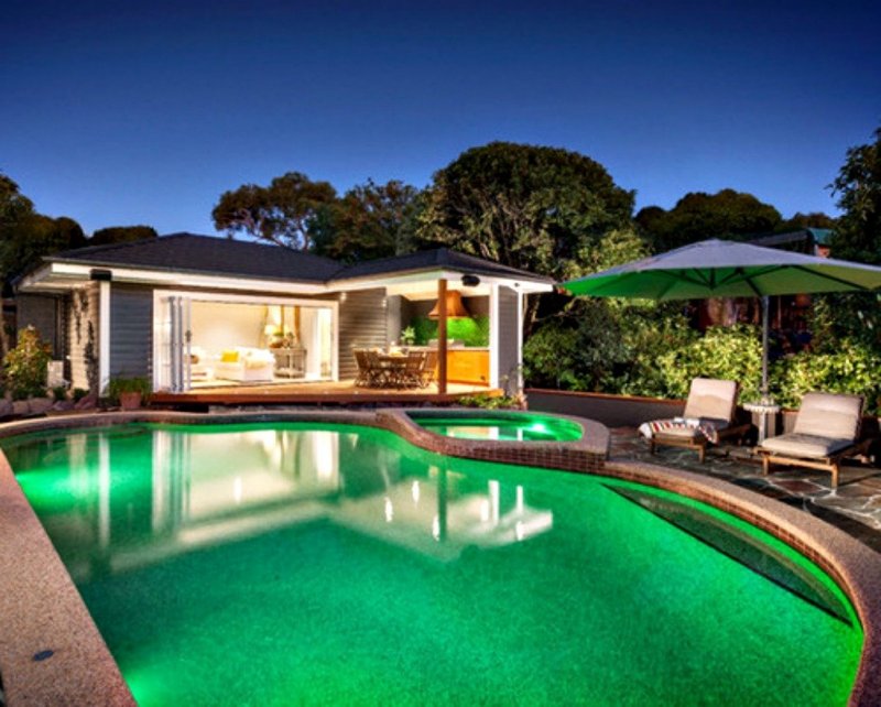 Красивые дома с бассейнами