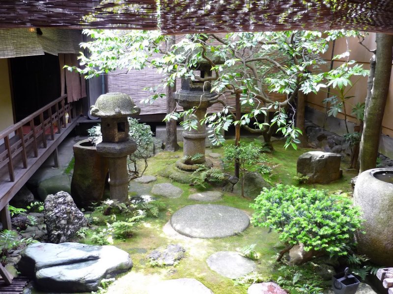 Клумба в японском саду
