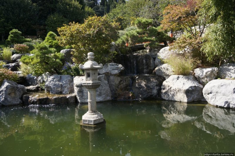 Японский сад в Крыму в парке Айвазовского