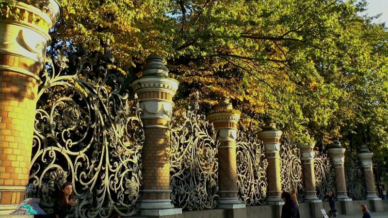Ограда Михайловского сада ворота
