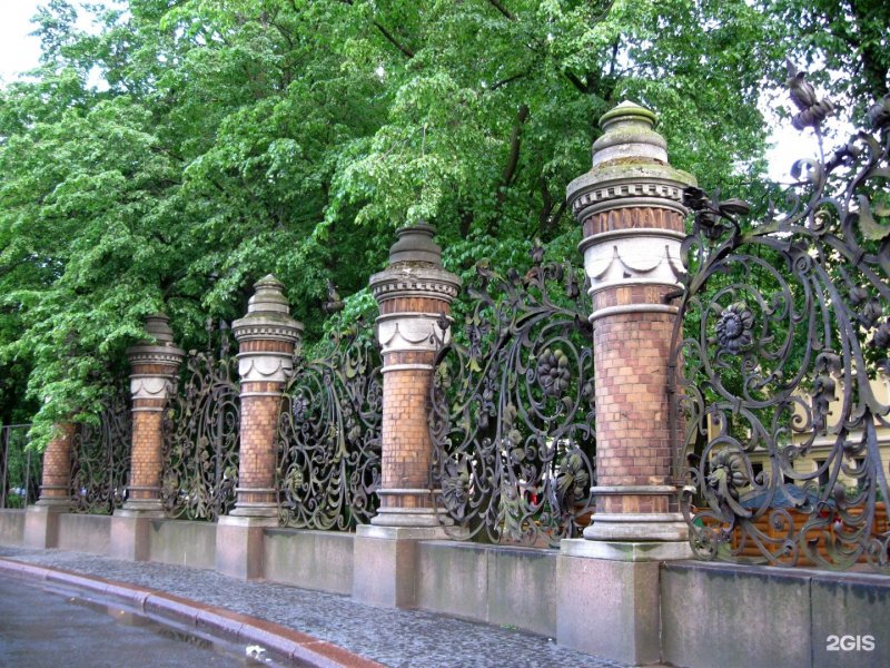 Ограда Михайловского сада в Санкт-Петербурге
